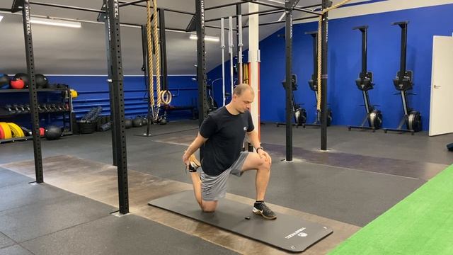 Растяжка передней поверхности бедра на колене смотреть онлайн