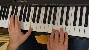 "Рюмка водки на столе", как сыграть аккомпанимент по аккордам на фортепиано 🎹