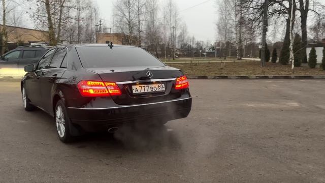 MERCEDES BENZ E200