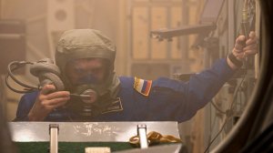 Космонавт Роскосмоса Андрей Федяев провёл рабочий день на «станции»