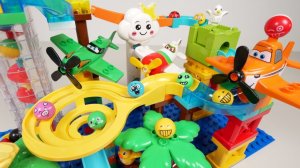 СТРОИМ ГОРКУ ДЛЯ ШАРИКОВ ИНТЕРЕСНОЕ ВИДЕО ДЛЯ ДЕТЕЙ ДЕТСКИЙ КАНАЛ ИГРАЛКИ-ЗАЛИПАЛКИ