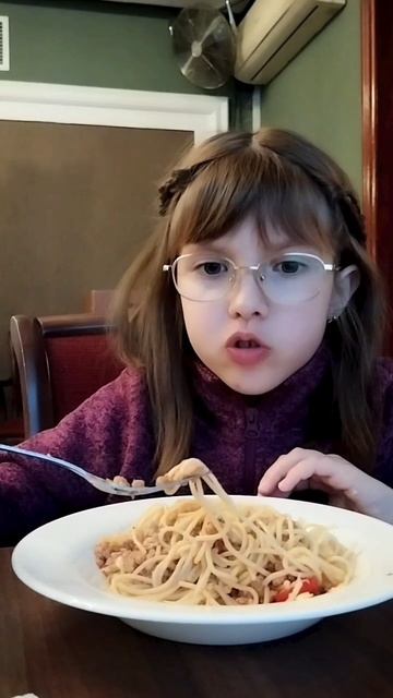 Кушаем с Настей