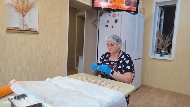 ОБЫЧНАЯ ЖИЗНЬ В СЕЛЕ/ СЕГОДНЯ ПЕЛЬМЕНИ/ смотреть онлайн