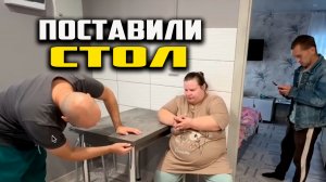 Борщ с рожками. Теперь будут кушать на кухне. Дерутся за картину.