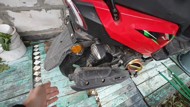 Скутер ВИЗАРД ..Откуда дымит???Прогорел глушитель.. смотреть онлайн