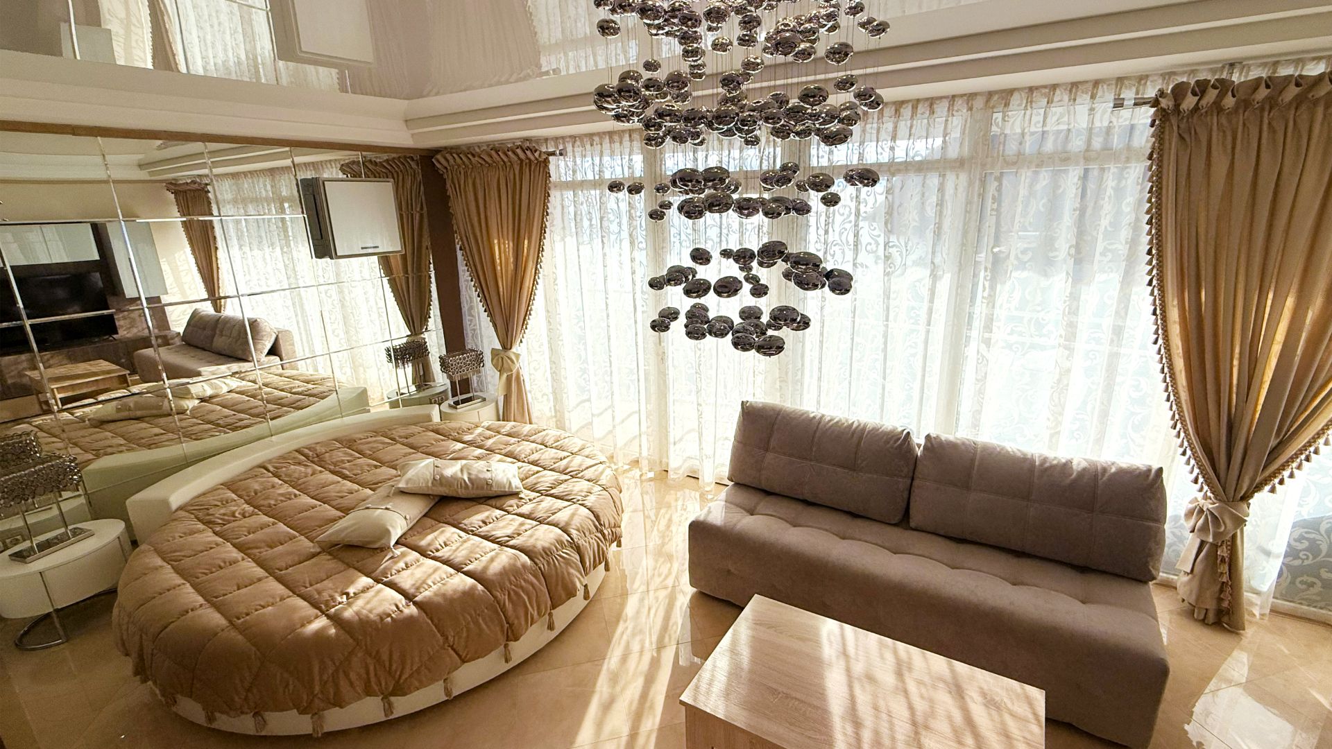 Обзор авторского апартамента на берегу моря. Партенит, Крым. смотреть онлайн