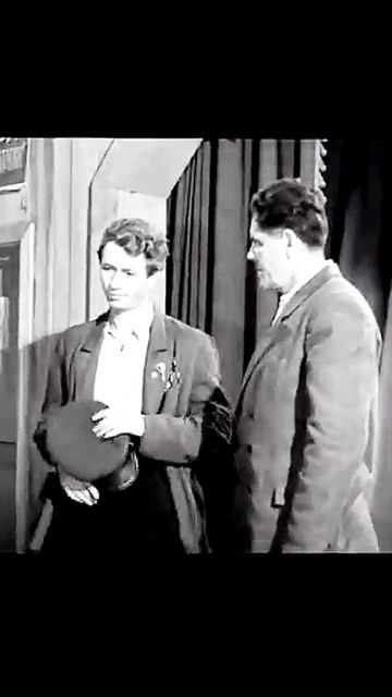 "Максим Перепелица" (1955) конституция смотреть онлайн