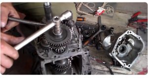 Сборка пятиступенчатой коробки передач ваз классика .