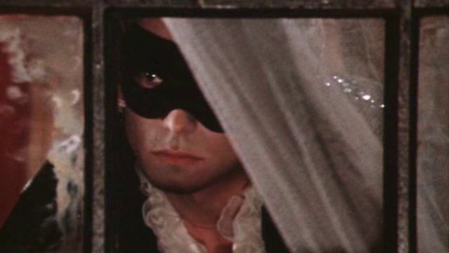 Часы бегут, готов на выход я - Манеж зовет меня! смотреть онлайн