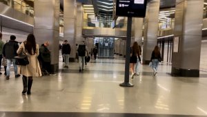 Еду в метро Москвы от станции « Деловой центр « до станции «Новослободская» Метро Москвы. Эпизод 102