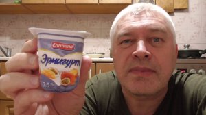 Видео про йогурт «Эрмигурт». Геннадий Горин кушает йогурт