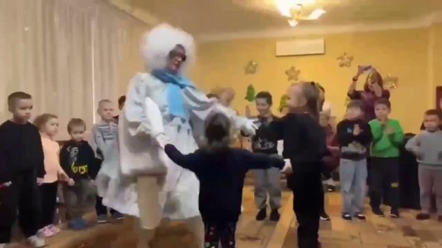 Народный театр ростовых кукол ,,Гулливер,, в детском саду № 6 «Тополёк» города Антрацит ЛНР. смотреть онлайн