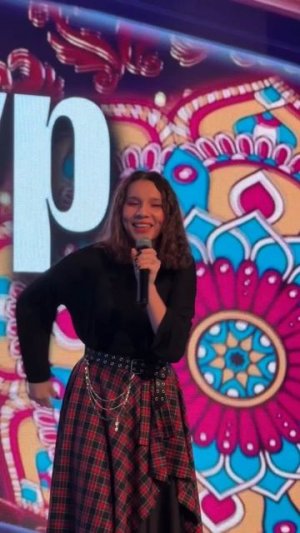 АЛИЯНУР ПОЕТ СВОБОДНОЙ ПТИЦЕЙ