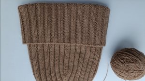 Шапка с удлиненной макушкой пряжа Мускато