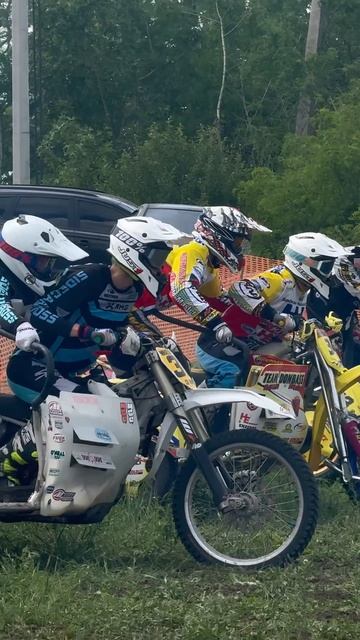 СТАРТ МОТОЦИКЛОВ С КОЛЯСКОЙ #беримото #эндуро #мотокросс #мото смотреть онлайн