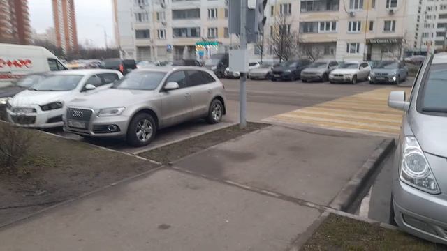 Сделан парковочный карман перед пешеходным переходом