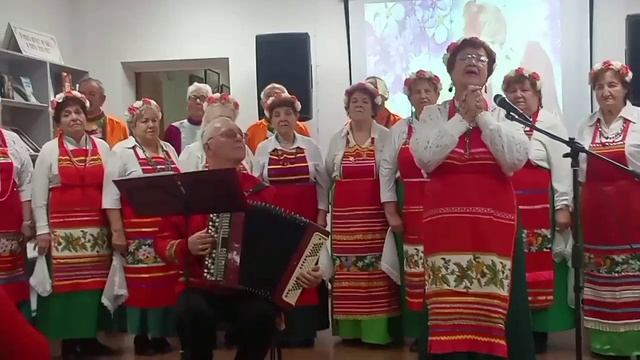 Песня: "Такие же, как мать, красивые" (На завалинке) смотреть онлайн