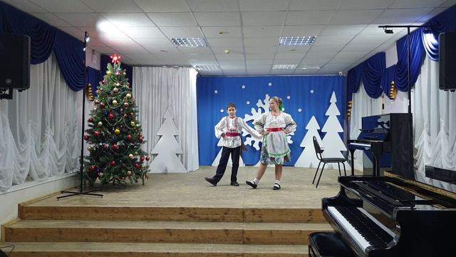 Давыдова Алёна и Лозовой Марк - белорусский танец "Посадили мы картошку"