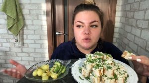 Мукбанг! Муж запрещаест есть! Роллы с творогом и зеленью, авокадо, чай. Завтрак.