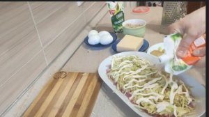 Два блюда за 20 минут на новогодний стол - сырный рулет и луковый салат