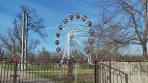 Компьютерный и сварочный стол, мангал и место отдыха.