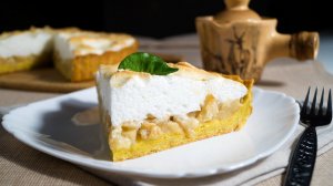 Песочный пирог с яблоками и меренгой в духовке. Вкуснее торта!