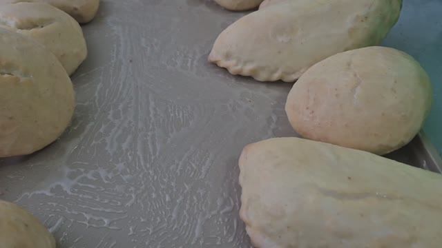 на кухне как белка целый день/ все приготовила на завтра смотреть онлайн