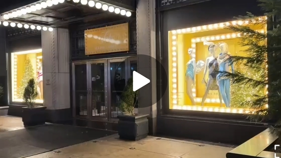 выкинули ёлку в Нью-Йорке смотреть онлайн