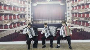 Трио Викторова Николь-Лалазарян Эмилия-
Корниенко Мария=В.Новиков"Распрягайте хлопцы 
1000079762.mp4