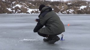 Первый ЛЕД 25-26! Кто Нибудь ТАК ЛОВИЛ на Жерлицу?! Рыбалка 19-20 Декабря на Жерлицы.