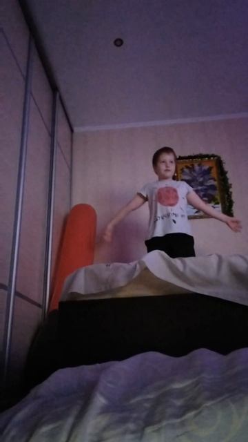 учу делать кувырок через кровать смотреть онлайн
