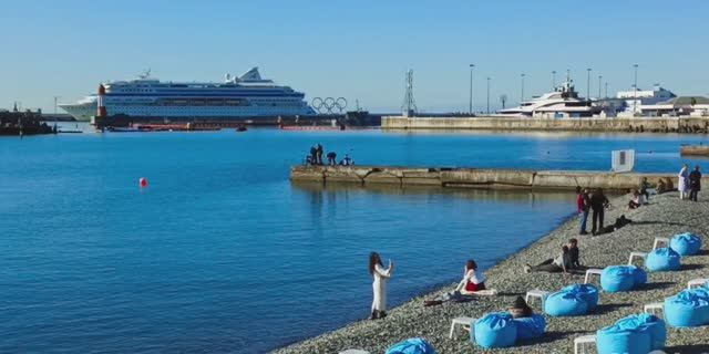 Зимний Сочи прям сейчас, шок 😳Центр Сочи онлайн, курорт 20 декабря поражает. Сочи скоро лопнет! смотреть онлайн