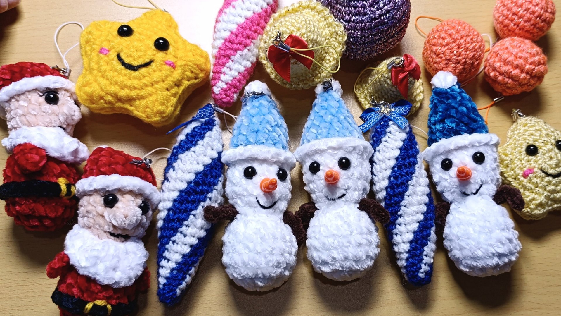 Игрушки на ёлку крючком. Новогодние украшения смотреть онлайн