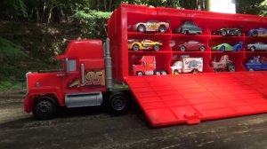 МУЛЬТИКИ ПРО МАШИНКИ ГРУЗОВИК МАК СПАСАЕТ ДРУЗЕЙ ПОТЕРЯШЕК В ЛЕСУ