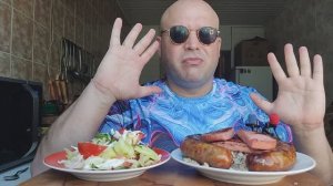 МУКБАНГ Купаты и колбаса  обжаренная/ОБЖОР гречка и салат из овощей