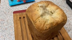 Хлеб из хлебопечки с сушенным сельдереем