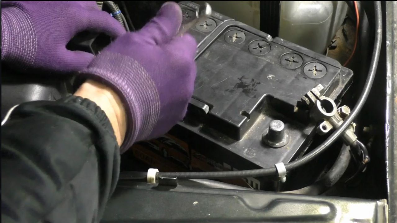 Можно ли отключать аккумулятор в современном автомобиле. И , что при этом может произойти. смотреть онлайн