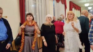 21 декабря.А музыка играет громко....