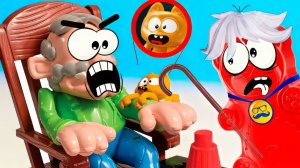 ЗЛОЙ ДЕД УКУСИЛ ЖЕЛЕЙНОГО МЕДВЕДЯ ВАЛЕРУ