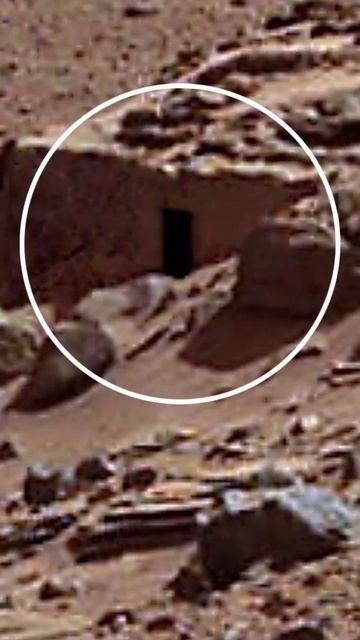 Марсоход НАСА «Кьюриосити» случайно обнаружил скрытую дверь на Марсе смотреть онлайн