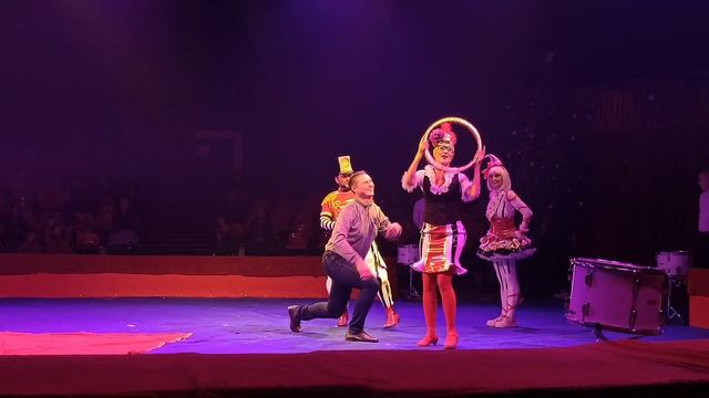 Цирк Никулина. Номер с клоунами и талантливым зрителем. смотреть онлайн