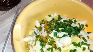 21 ДЕКАБРЯ 2025 г.  САЛАТ С КУРИЦЕЙ НА СКОРУЮ РУКУ. НУЖНЫ ЛИ ОГУРЦЫ?