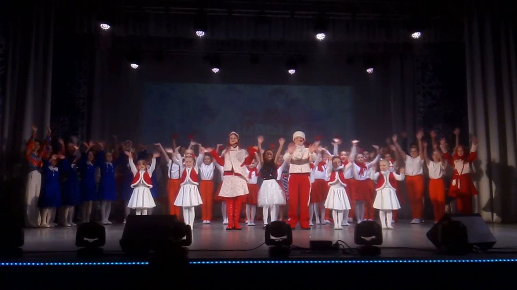 Фестиваль-конкурс «Рождественские огоньки-2025» в ДК.Спутник города Вязники. 3-я часть смотреть онлайн