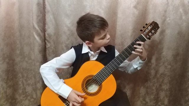 И.С. Бах - Бурре e-moll BWV 996 (исп. Виталий Хорошилов)