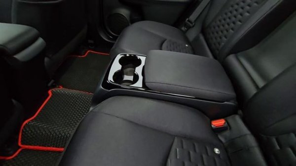 Toyota Prius PHV 2018 г.