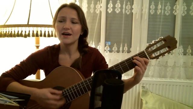Душевно и красиво спела песню Занавесочки под гитару! смотреть онлайн