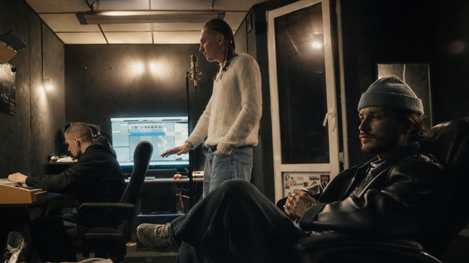 Этажи., VOYT, ЙЕЙО - Лаве (prod. by Метр) смотреть онлайн