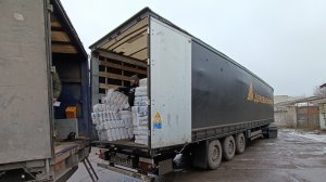Деловые линии доставили 20 тонн гуманитарной помощи в ЛНР. Памперсы уедут в Луганск нуждающимся.