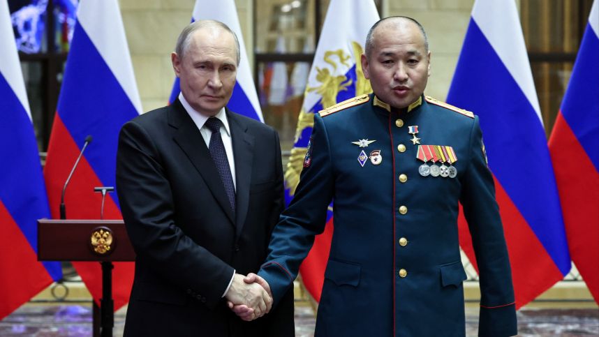 От Северска до Прямой линии: путь героя России Нарана Очир-Горчева смотреть онлайн
