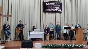 "Радуйся, мир: Господь грядёт!"; "ОН так любит всех нас"